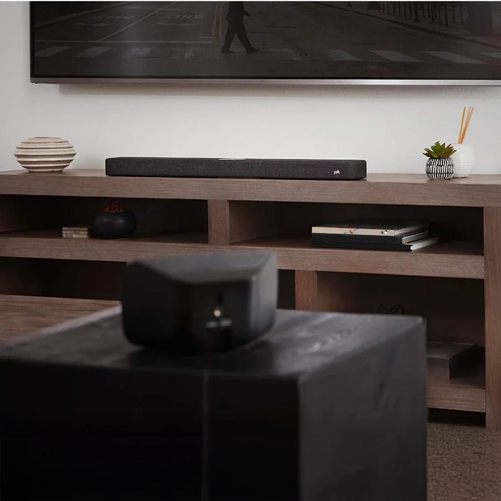 bocinas surround Polk SR2 están diseñadas para complementar las barras de sonido Polk, estas bocinas inalámbricas te ofrecen un sonido envolvente real y potente sin complicaciones, creando un ambiente inmersivo en cada película, serie o videojuego