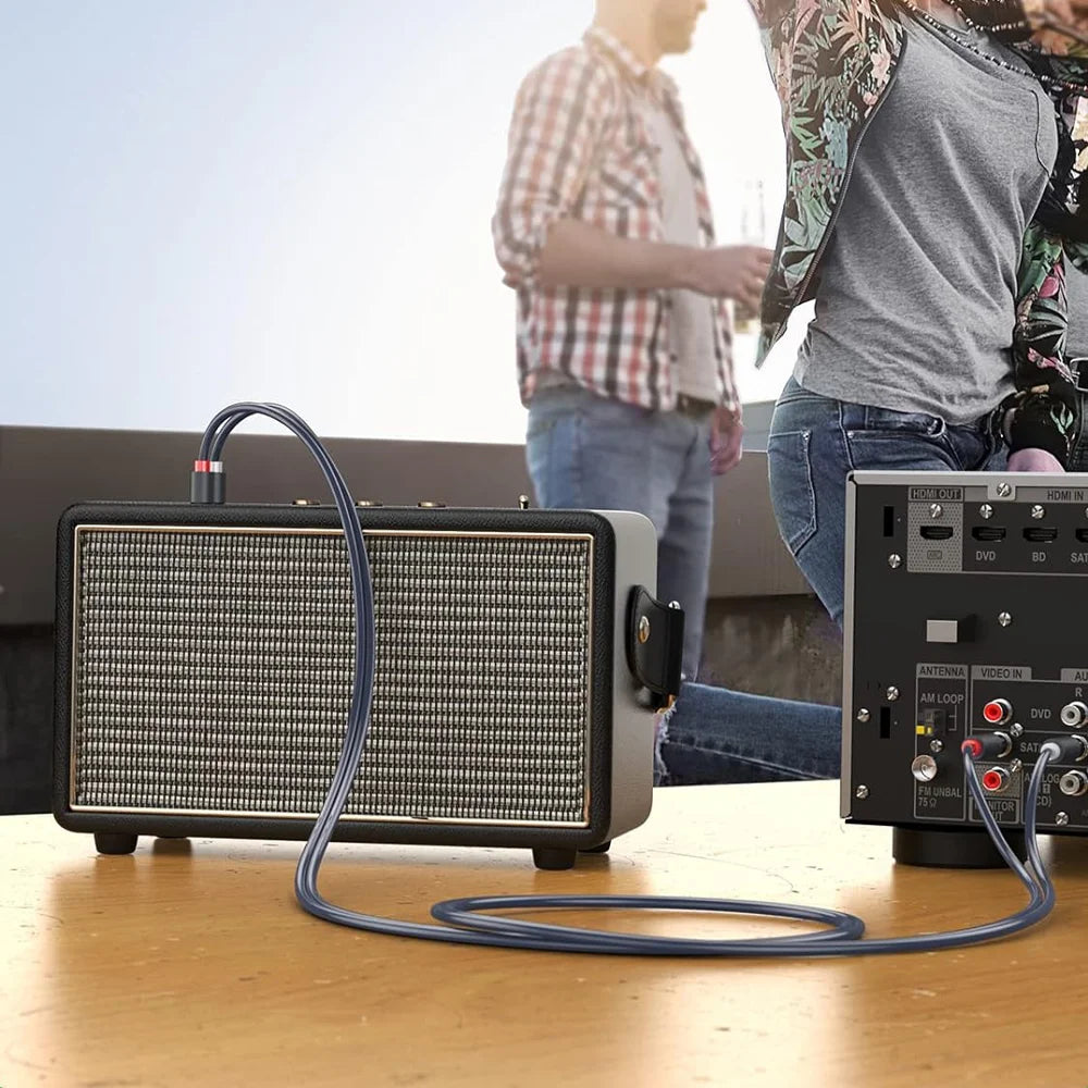 Cable RCA UGREEN es la solución perfecta para quienes buscan una conexión de alta calidad entre sus dispositivos de audio y video. Diseñado específicamente para mejorar la experiencia sonora y visual, este cable es ideal para conectar equipos como amplificadores, reproductores de DVD, televisores, subwoofers, y sistemas de teatro en casa.