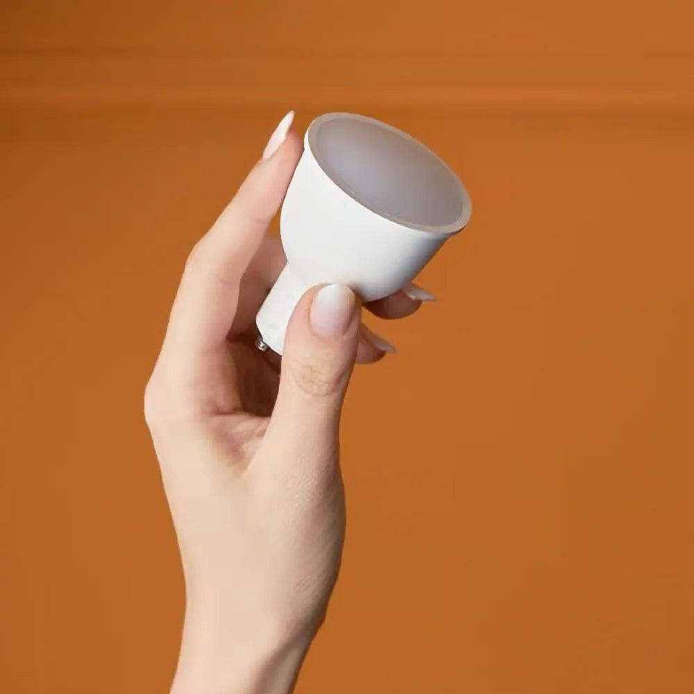 Foco LED WiFi Shelly GU10 Blanco es la solución perfecta para quienes buscan una iluminación inteligente y personalizable. Con control remoto, ajuste de brillo y compatibilidad con asistentes de voz, este Foco LED WiFi transforma cualquier espacio con eficiencia y comodidad