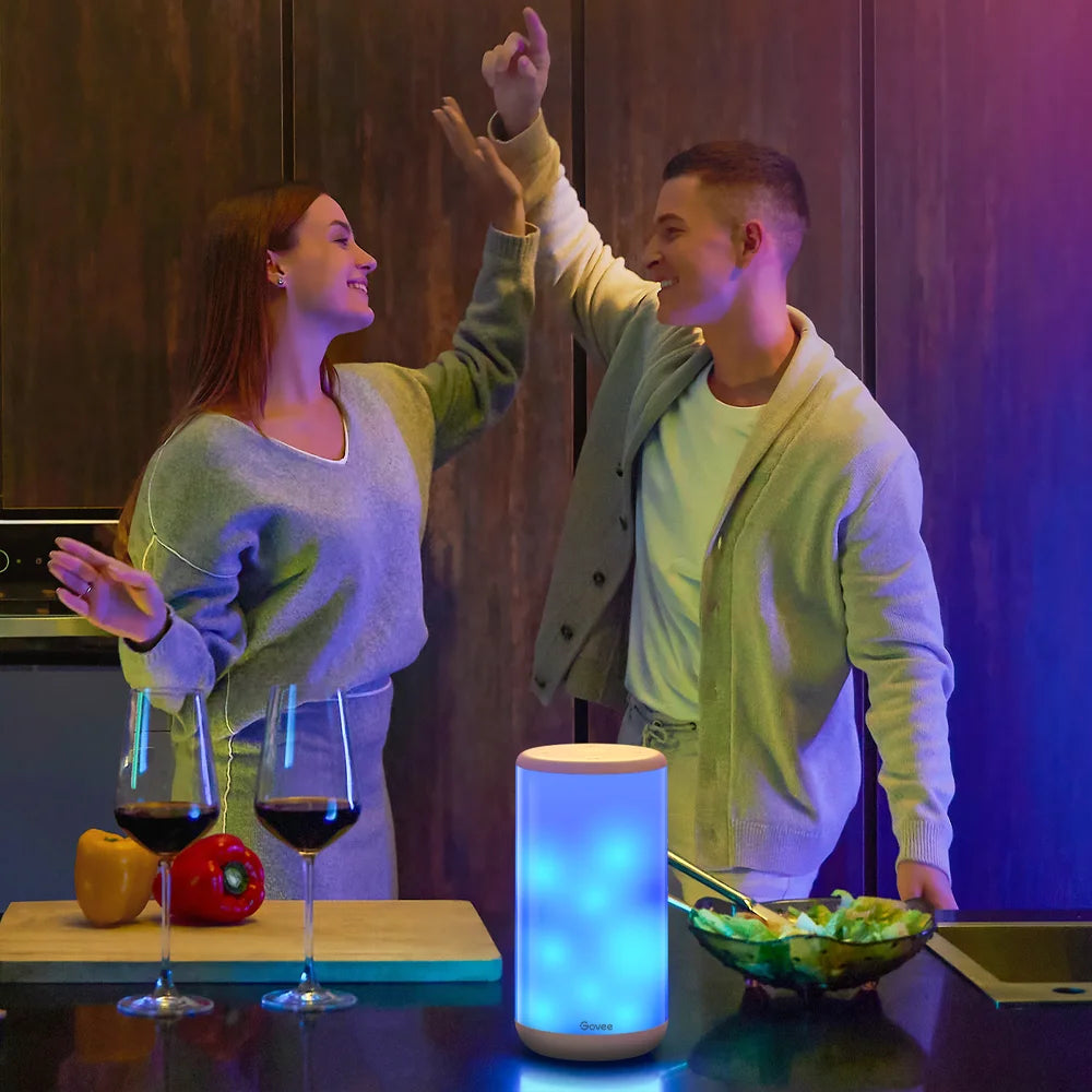 Lámpara de Mesa Inteligente Govee ofrece una iluminación versátil y moderna para cualquier habitación con tecnología avanzada RGBIC