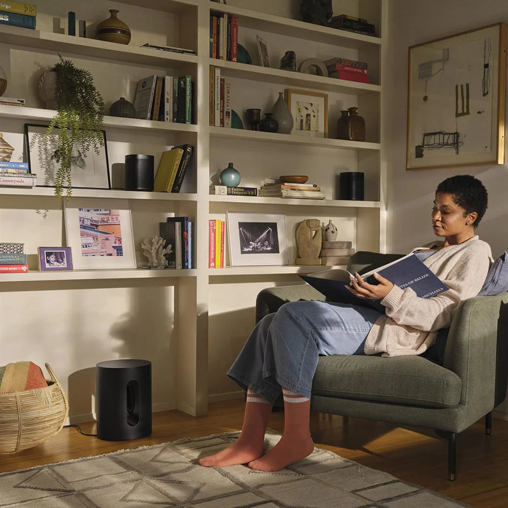 Subwoofer Mini Sonos ofrece graves intensos y nítidos.