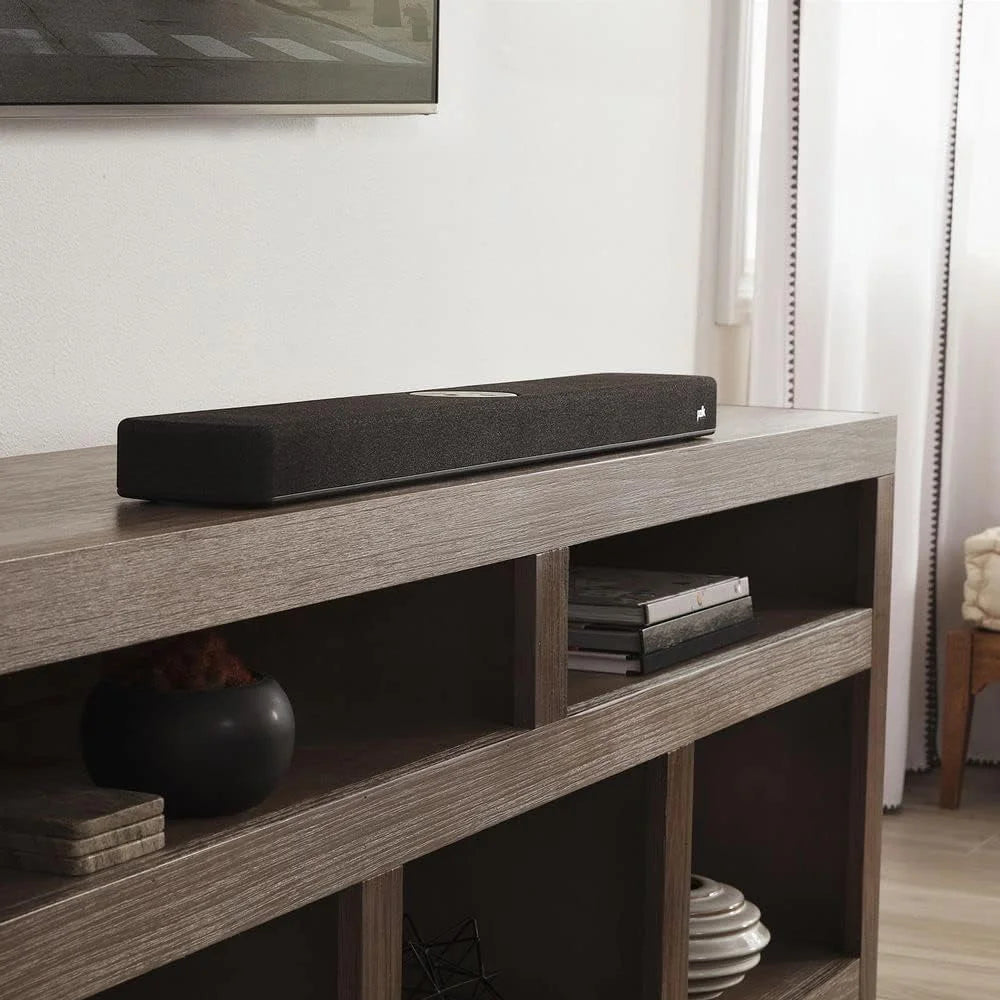 barra de sonido Polk Audio React está diseñada para ofrecer un audio envolvente de alta calidad, esta barra cuenta con soporte para Dolby y DTS Virtual, además de Amazon Alexa incorporado para control por voz y automatización del hogar